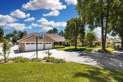 360 Paxton Ct, Upland, CA 91784-1359