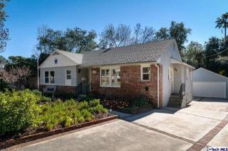 1255 Oak Circle Dr, Glendale, CA 91208-1105