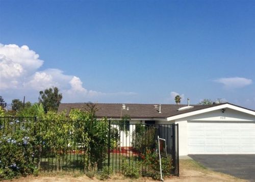 925 Highland Dr, Vista, CA 92083-3307