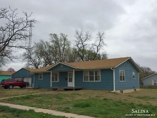 304 Rothsay Ave, Wells, KS 67467-2724