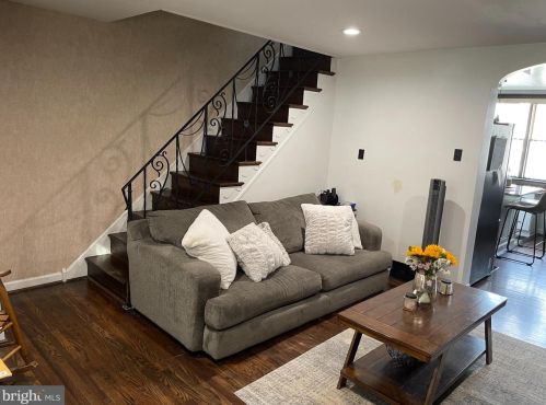 6325 Hegerman St, Philadelphia, PA 19135-3301