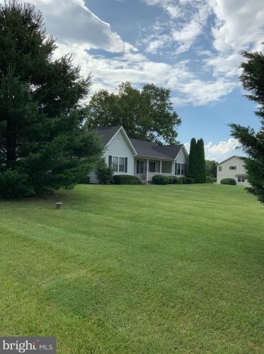 655 Tice Rd, Falling Waters, WV 25419-6935
