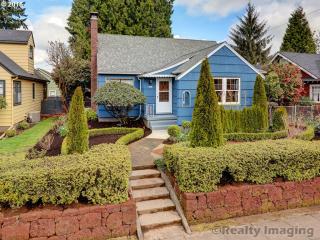 2617 Ainsworth St, Portland OR  97211-6154 exterior