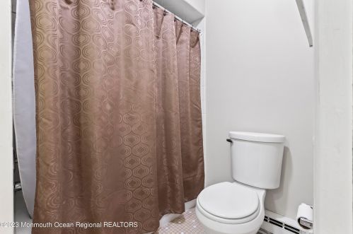 39 Lexington Ct, Tinton Falls NJ 07701-5472 exterior