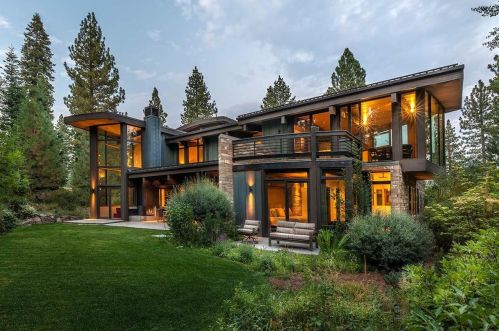 8209 Valhalla Dr, Truckee, CA 96161-3384