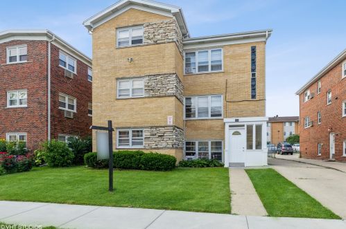 681 Beau Ct, Des Plaines, IL 60016-5890