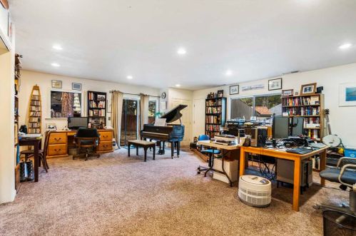 10458 Reynold Way, Truckee CA  96161-1805 exterior