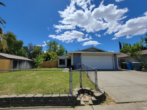 1872 Brookwood Dr, Vacaville, CA 95687-6132