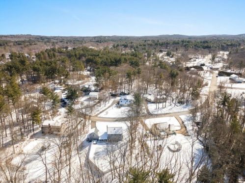 226 Oak Ridge Rd, Plaistow, NH 03865-2927