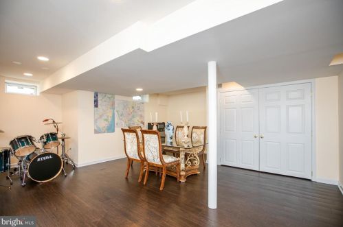 9 Nestlewood Way, Princeton NJ  08540-6132 exterior