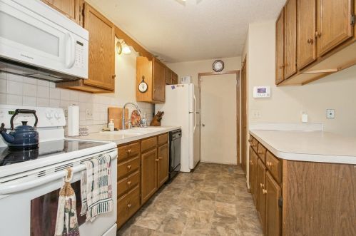 2463 Grenadier Ave, Saint Paul MN  55128-4319 exterior