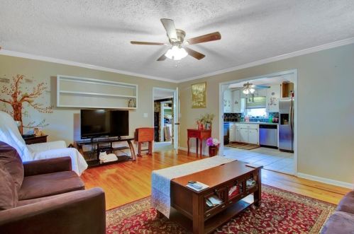 125 New Light Ln, Holly Springs, GA 30115-9654