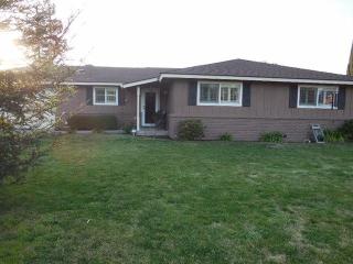104 Granada Dr, Madera, CA 93637-5030