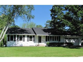 9736 Russell Cir, Minneapolis, MN 55444-1028