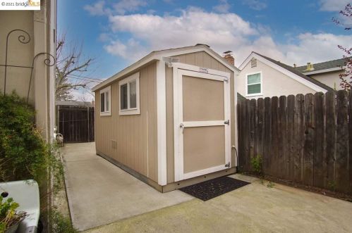 1320 Sherwood Dr, Concord CA  94521-3350 exterior