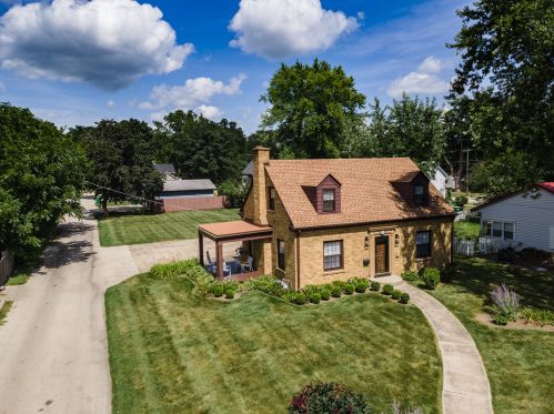 121 Home St, Sycamore, IL 60178-2201