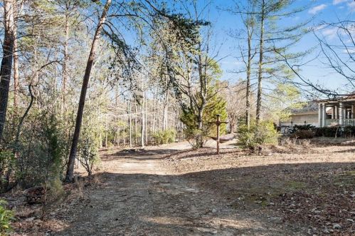 1092 Ridgeway Rd, Dahlonega, GA 30533-5274
