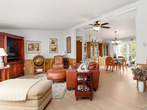 138 Rolling Hills Dr, Pueblo, CO 81007-3074