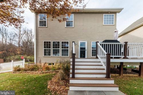 228 Lord Fairfax St, Charles Town WV  25414-2607 exterior