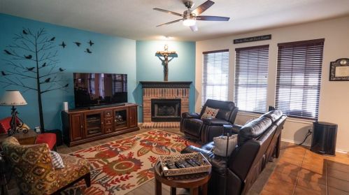 1136 Beechwood Dr, Uhland TX 78640-5718 exterior