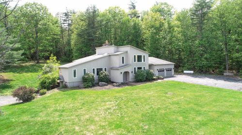 24 Mont Vernon Rd, Amherst, NH 03031-3303