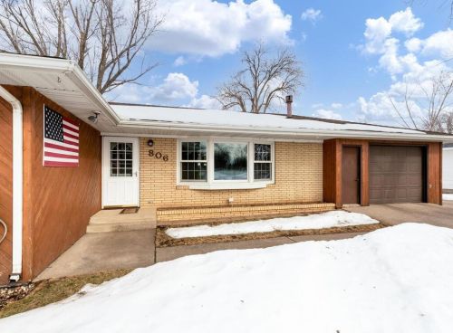 806 15th St, Hastings, MN 55033-2629