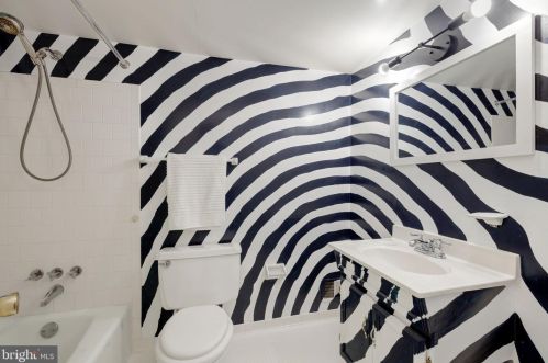 6401 Whippany Way, Springfield VA  22015-3428 exterior