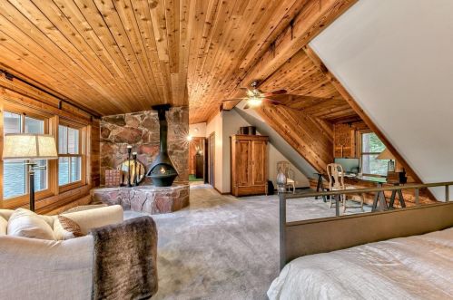 11415 Sitzmark Way, Truckee CA  96161-6163 exterior