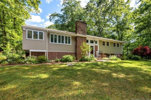 10 Ledge Rock Rd, Niantic CT  06357-1510 exterior
