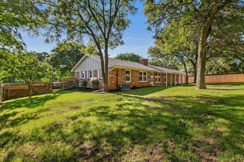 2200 Mcewen Ct, Fort Worth TX  76112-7927 exterior