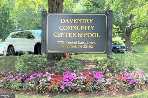 7116 Bedstraw Ct, Springfield VA  22152-3158 exterior