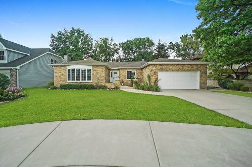 412 Montrose Ave, Wood Dale, IL 60191-2164