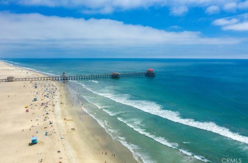 5200 Heil Ave, Huntington Beach CA  92649-3660 exterior