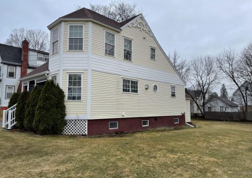 45 Harlow St, Brewer, ME 04412-1813