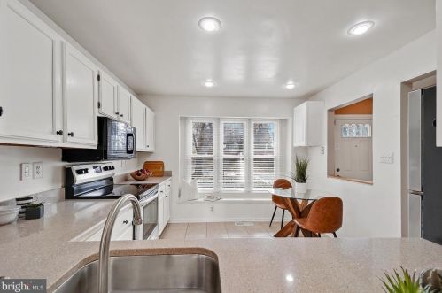 9048 Saffron Ln, Silver Spring MD 20901-4272 exterior