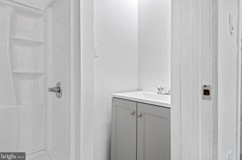 551 Howard Ave, Lancaster PA  17602-4421 exterior