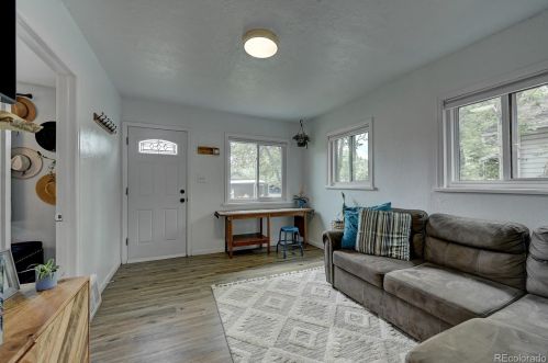 29 Knox Ct, Denver CO  80219-1404 exterior