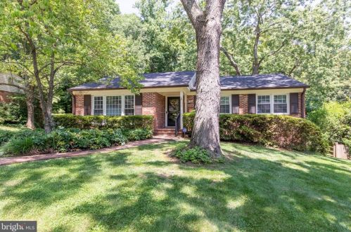 8238 Toll House Rd, Annandale, VA 22003-4626