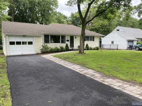 578 Knickerbocker Rd, Cresskill, NJ 07626-1023