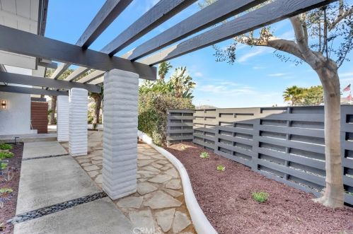 323 Calle Empalme, San Clemente CA  92672-2105 exterior