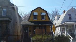25 Rosehill Pl, Irvington, NJ 07111-3181