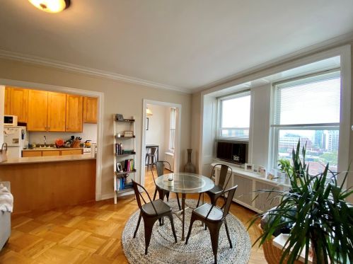 415 Fullerton Pkwy, Chicago, IL 60614-8984