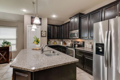 524 Crown Oaks Dr, Fort Worth TX  76131-4264 exterior