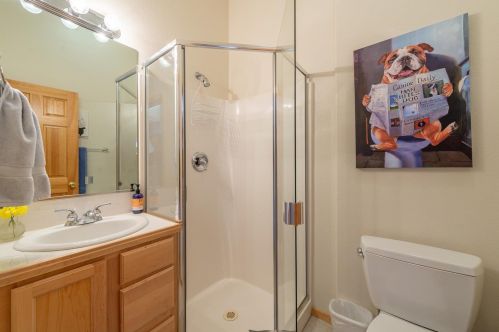 13610 Hillside Dr, Truckee CA  96161-6867 exterior