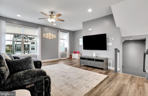 77 Overlook Dr, Hanover PA 17331-9136 exterior