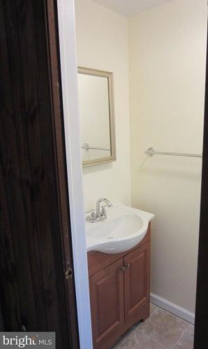 12 Catbird Ct, Trenton NJ 08648-2045 exterior