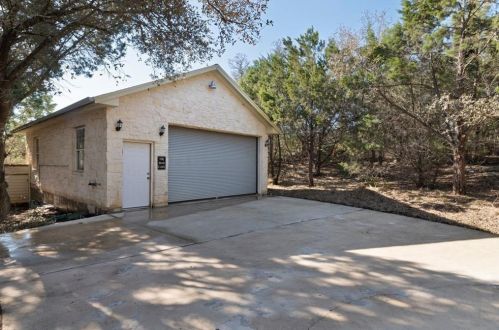 9915 Derecho Dr, Austin TX  78737-1027 exterior