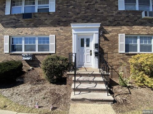 86 Maple St, Teaneck, NJ 07666-3802
