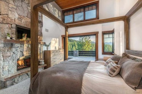 8207 Fallen Leaf Way, Truckee CA  96161-4273 exterior