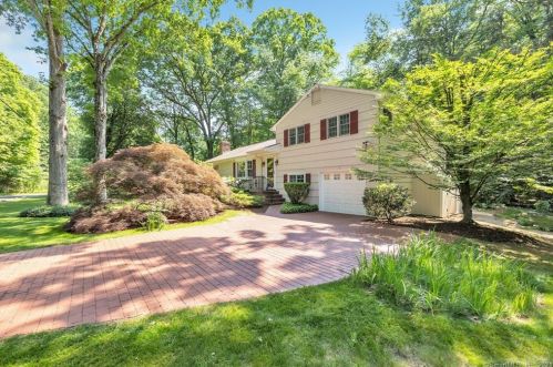 2 Shadow Ln, Norwalk CT  06851-1114 exterior